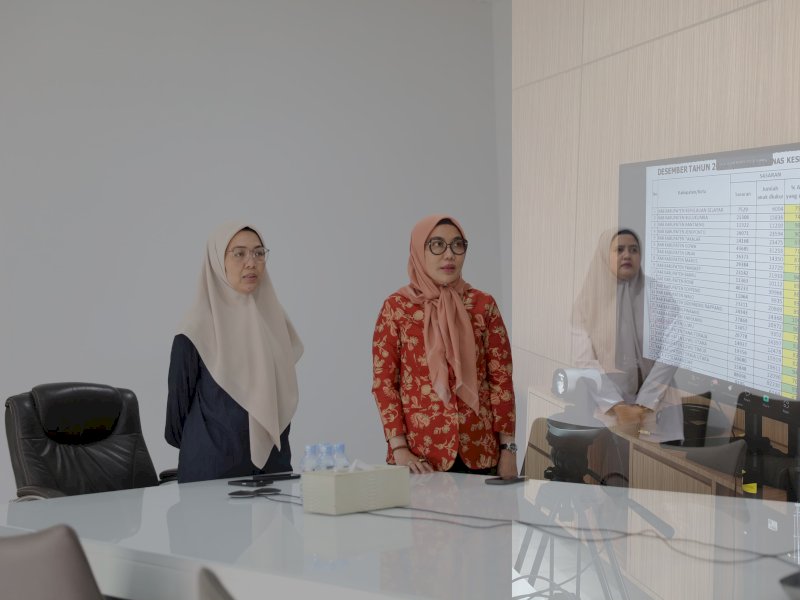  Ketua Tim Penggerak Pemberdayaan dan Kesejahteraan Keluarga (TP PKK) Kota Makassar, Melinda Aksa, mengikuti rapat koordinasi lintas sektor percepatan penurunan stunting di Provinsi Sulawesi Selatan yang digelar secara daring melalui Zoom Meeting, Rabu (9/4/2025). @Jejakfakta/dok. Humas Pemkot Makassar