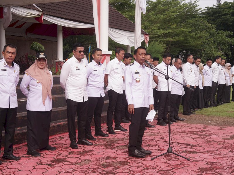 Bupati Sidrap Syaharuddin Alrif saat memimpin apel akbar PPPK di lapangan Kompleks SKPD, Rabu (9/4/2025). @Jejakfakta/dok. Humas Pemkab Sidrap