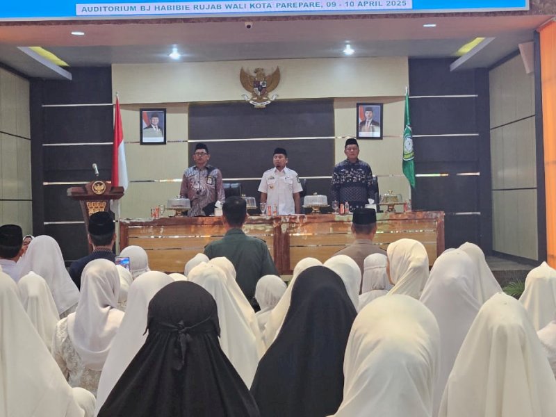 Sebanyak 162 calon jemaah haji asal Kota Parepare mengikuti Pembukaan Manasik Haji Tingkat Kota yang digelar di Auditorium BJ. Habibie, Kompleks Rumah Jabatan Wali Kota Parepare, Rabu (9/4/2025). @Jejakfakta/dok. Kemenag Sulsel