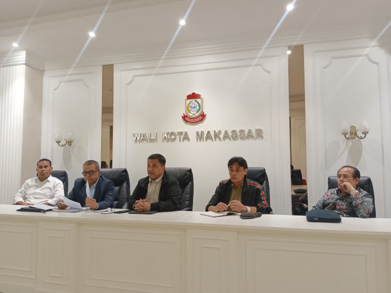 Panitia Seleksi (Pansel) Sekda Makassar, dalam konferensi pers di Balai Kota Makassar, Kamis (10/4/2025). @Jejakfakta/dok. Pemkot Makassar