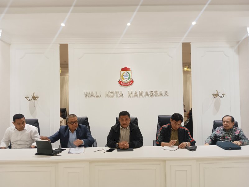 Panitia Seleksi (Pansel) Sekda Makassar, dalam konferensi pers di Balai Kota Makassar, Kamis (10/4/2025). @Jejakfakta/dok. Humas Pemkot Makassar