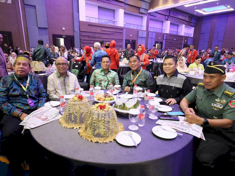 Tokoh asal Sulawesi Selatan, Ilham Arief Sirajuddin, turut hadir dalam pembukaan Musyawarah Besar (Mubes) XII Kerukunan Keluarga Sulawesi Selatan (KKSS) yang digelar di Hotel Four Points by Sheraton, Kamis (10/04/2025). @Jejakfakta/dok. Reza Arifuddin