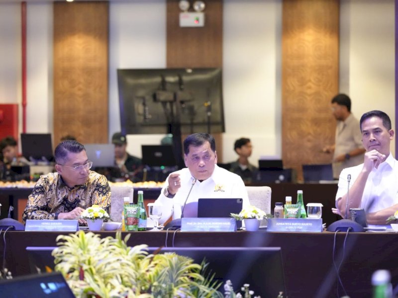 Wakil Ketua Komisi VI DPR RI, Nurdin Halid, dalam Kunjungan Kerja Reses dalam rangka Masa Reses Persidangan II Tahun Sidang 2024-2025 yang berlangsung di Four Points by Sheraton Makassar, Rabu (9/4/2025). @Jejakfakta/dok. Pelindo 