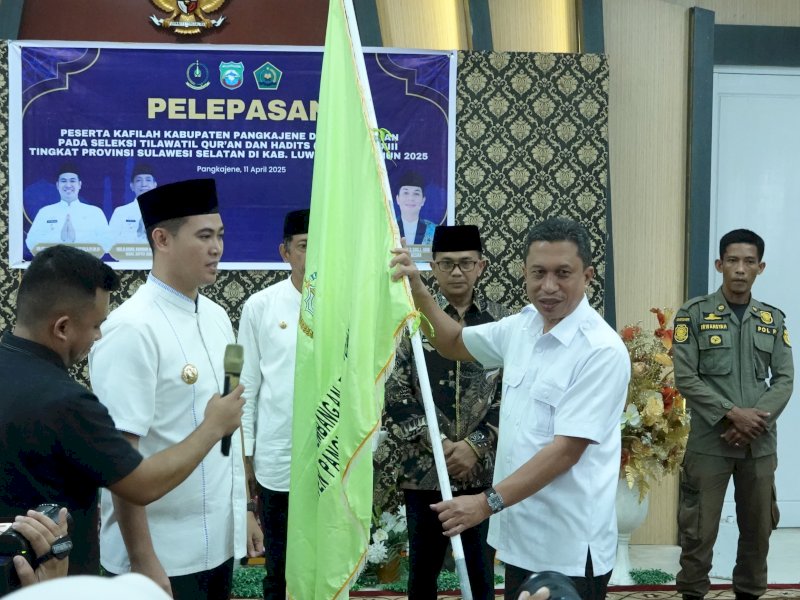 Bupati Muhammad Yusran Lalogau secara resmi melepas keberangkatan kafilah Pangkep pada Jumat (11/4/2025), di Aula Rumah Jabatan Bupati Pangkep. @Jejakfakta/dok. Humas Pemkab Pangkep