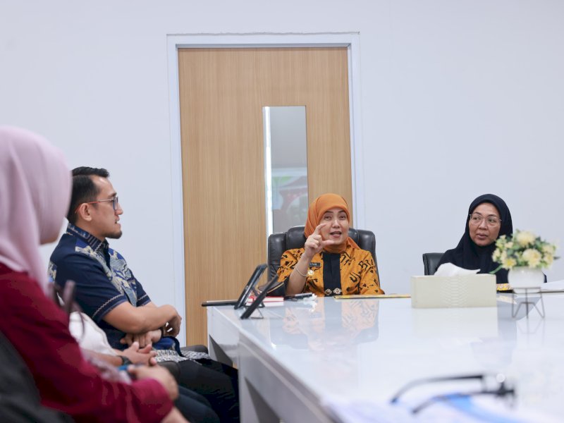 Wakil Wali Kota Makassar, Aliyah Mustika Ilham, bersama  Ketua TP PKK, Melinda Aksa, memimpin langsung rapat koordinasi strategis, di kantor TP PKK Kota Makassar pada Jumat (11/4/2025). @Jejakfakta/dok. Humas Pemkot Makassar