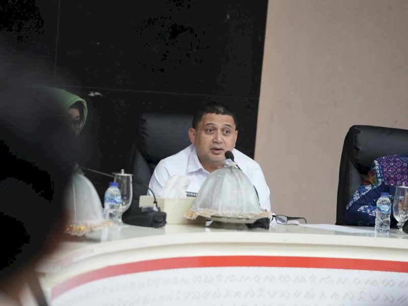 Wali Kota Makassar Munafri Arifuddin, saat Rapat Pembahasan Perpanjangan Barang Sewa Milik Daerah bersama penyelenggara jasa telekomunikasi yang digelar di Balai Kota Makassar, Jumat (11/4/2025). @Jejakfakta/dok. Humas Pemkot Makassar