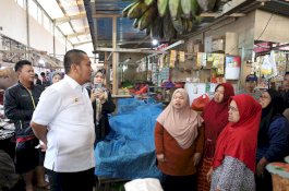 Bupati Luwu Timur Gratiskan Biaya Kebersihan Pasar Melindungi Sorowako