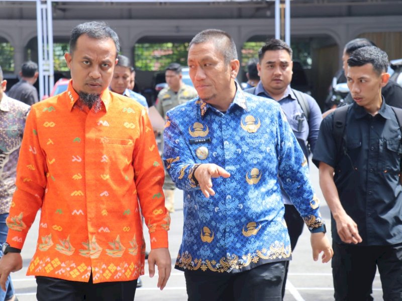Bupati Luwu Timur, Irwan Bachri Syam, menghadiri Rapat Koordinasi (Rakor) Optimasi Sistem Pengairan Pertanian Provinsi Sulawesi Selatan yang digelar di Aula Asta Cita, Rumah Jabatan Gubernur Sulsel, Kamis (17/04/2025). @Jejakfakta/dok. Humas Pemkab Lutim