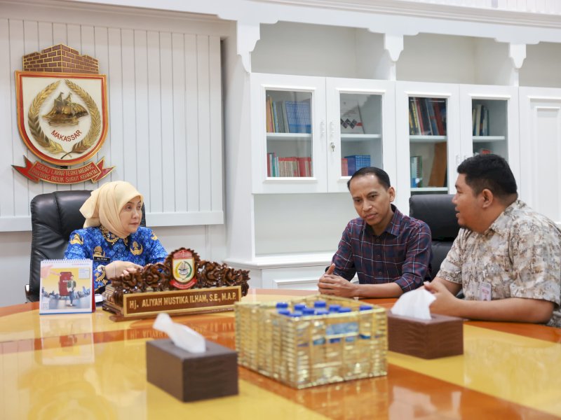 Wakil Wali Kota Makassar, Aliyah Mustika Ilham, saat menerima audiensi manajemen PT. Indomarco Prismatama (Indomaret), di Ruang Rapat Wakil Wali Kota, Balai Kota Makassar, Kamis (17/4/2025). @Jejakfakta/dok. Humas Pemkot Makassar