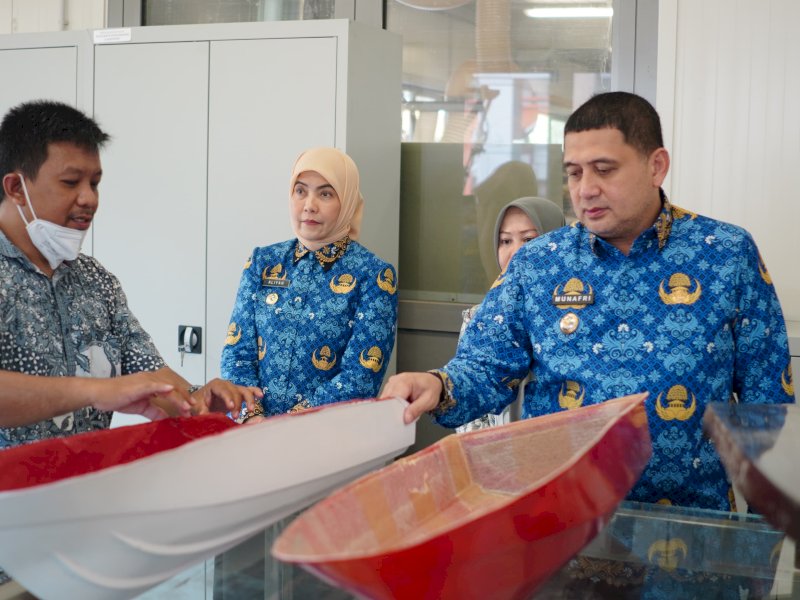 Wali Kota Munafri Arifuddin dan Wakil Wali Kota Makassar Aliyah Mustika Ilham (Appi-Aliyah),  saat menghadiri Kolaborasi Sinergitas Penguatan SDM Angkatan Kerja Kota Makassar melalui Pelatihan Vokasi di Aula BBPVP Makassar, Kamis (17/4/2025). @Jejakfakta/dok. Humas Pemkot Makassar