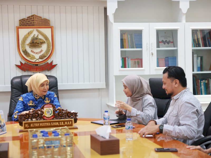 Wakil Wali Kota Makassar, Aliyah Mustika Ilham, menerima kunjungan audiensi dari tim ISWARA Makassar di Ruang Rapat Wakil Wali Kota, Balai Kota Makassar, Kamis (17/4/2025). @Jejakfakta/dok. Humas Pemkot Makassar