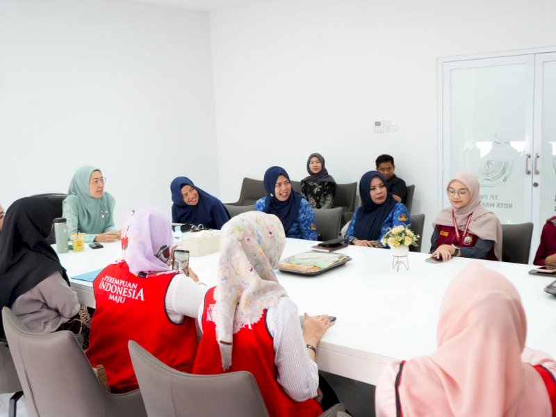 Ketua TP PKK Kota Makassar Melinda Aksa menerima audiensi Dinas Pemberdayaan Perempuan dan Perlindungan Anak (DPPPA), Kota Makassar di Ruang Rapat PKK Kota Makassar, Kamis (17/4/2025). @Jejakfakta/dok. Humas Pemkot Makassar