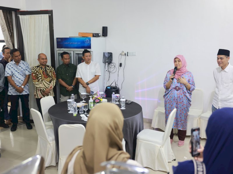 Wakil Wali Kota Makassar, Aliyah Mustika Ilham, menggelar acara Halal Bi Halal bersama pengurus dan anggota DPD ASITA Sulawesi Selatan (Asosiasi Perusahaan Perjalanan Wisata Indonesia) di Rumah Jabatan Wakil Wali Kota Makassar, Kompleks PDAM, Jumat (18/4/2025). @Jejakfakta/dok. Humas Pemkot Makassar