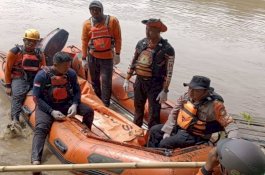 Bocah 5 Tahun Ditemukan Tewas Setelah Mobil Terperosok ke Sungai Saddang