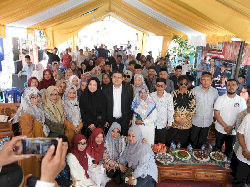 Wali Kota Makassar, Munafri Arifuddin, menghadiri acara Halal Bihalal yang digelar oleh Tim MULIA wilayah Kecamatan Manggala, pada Minggu (20/4/2025) sore. @Jejakfakta/dok. Humas Pemkot Makassar