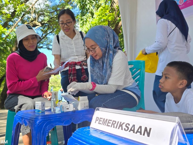 Perhimpunan Dokter Spesialis Gizi Klinik Indonesia (PDGKI) Sulawesi Selatan menggelar pemeriksaan kesehatan dan konsultasi gizi gratis bagi pengunjung Car Free Day (CFD) Universitas Hasanuddin (Unhas) pada Minggu (20/4/2025). @Jejakfakta/dok. Humas Unhas