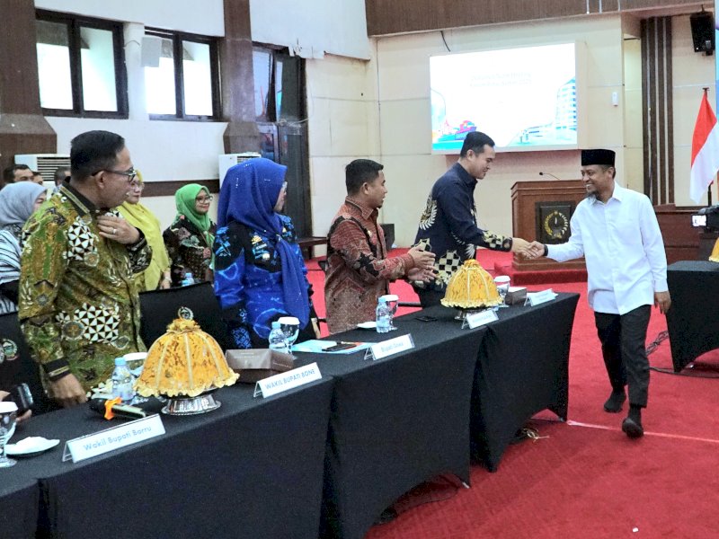 Dedicated Team Meeting Forum Pinisi Sultan 2025 dengan tema &ldquo;Akselerasi Pertumbuhan Ekonomi Sulawesi Selatan Melalui Investasi dan Hilirisasi Berbasis Green dan Blue Economy &rdquo; di Ruang Pola Kantor Gubernur, Selasa (22/4/2025). @jejakfaktacom/Humas Pemda Pangkep
