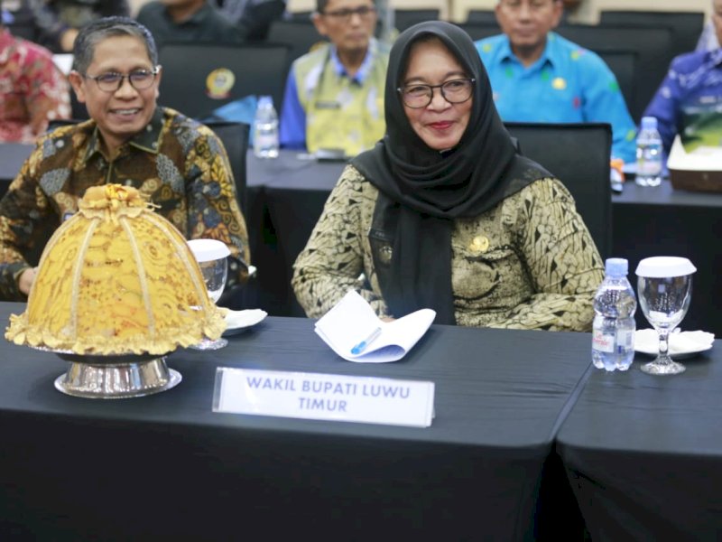 Wakil Bupati Luwu Timur, Puspawati Husler menghadiri High Level Meeting (HLM) dalam format Dedicated Team Meeting Pinisi Sultan Tahun 2025, di Ruang Pola Kantor Gubernur Sulawesi Selatan, Makassar, Selasa, (22/4/2025). @Jejakfakta/dok. Humas Pemkab Lutim