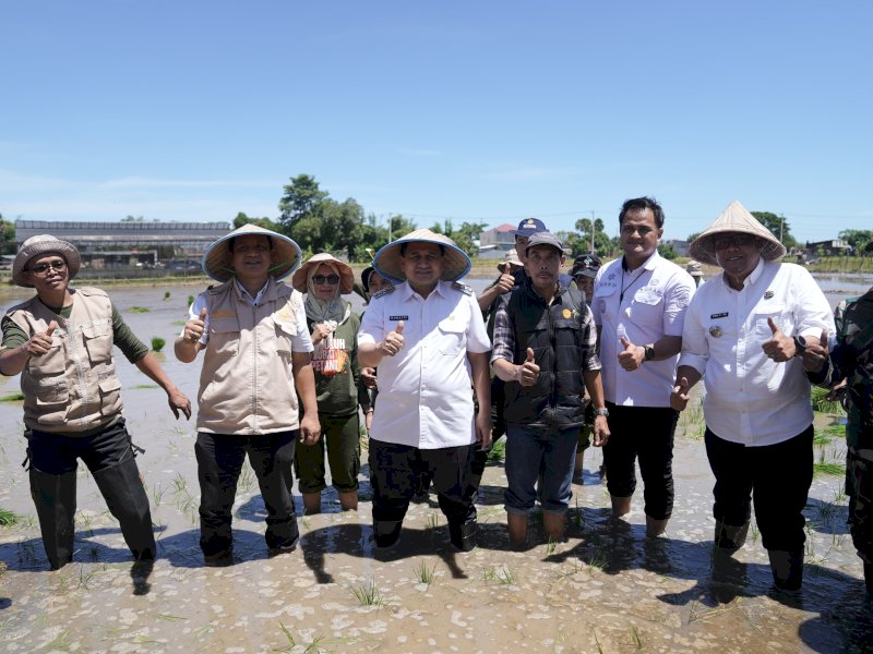 Wali Kota Makassar, Munafri Arifuddin menghadiri Gerakan Tanam Padi Secara Serentak secara virtual dengan Presiden Republik Indonesia (RI) dan Menteri Pertanian RI, Rabu (23/4/2025). @Jejakfakta/dok. Humas Pemkot Makassar