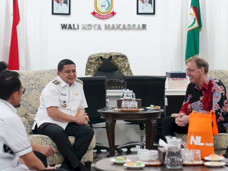 Wali Kota Makassar, Munafri Arifuddin menerima kunjungan Deputy Head of Mission of The Kingdom of The Netherlands in Indonesia, Adriaan Palm, di Balai Kota Makassar, Rabu (23/4/2025). @Jejakfakta/dok. Humas Pemkot Makassar