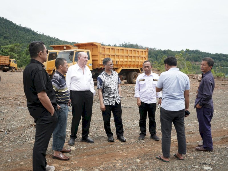 Pemerintah Kabupaten Luwu Timur menyambut kunjungan calon investor asal Dubai yang melakukan penjajakan terhadap sejumlah lokasi potensial untuk investasi proyek energi terbarukan di wilayah tersebut, Rabu (23/04/2025). @Jejakfakta/dok. Humas Pemkab Lutim