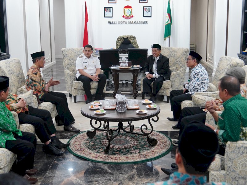 Pimpinan Daerah Muhammadiyah Kota Makassar saat melakukan audiensi dengan Wali Kota Makassar, Munafri Arifuddin di Balai Kota Makassar, Rabu (23/4/2025). @Jejakfakta/dok. Humas Pemkot Makassar