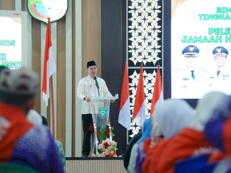 Bupati Pangkep, Muhammad Yusran Lalogau, membuka kegiatan manasik haji di Ruang Pola Kantor Setda Pangkep, Kamis (24/4/2025). @jejakfaktacom/Humas Pemda Pangkep