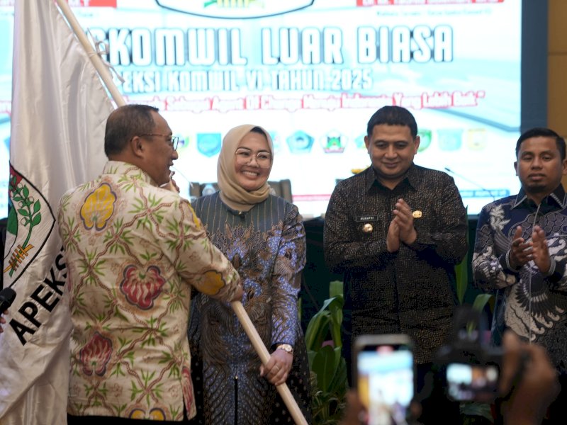 Muskomwil Luar biasa APEKSI Komwil VI menetapkan Wali Kota Kendari Siska Karina Imran sebagai Ketua Komwil VI APEKSI Periode 2025&ndash;2028 dan Wali Kota Makassar Munafri Arifuddin dipercaya menjadi Dewan Penasihat Komwil VI APEKSI Periode 2025&ndash;2028, di Hotel Aston Makassar, Kamis (24/4/2025). @Jejakfakta/dok. Humas Pemkot Makassar