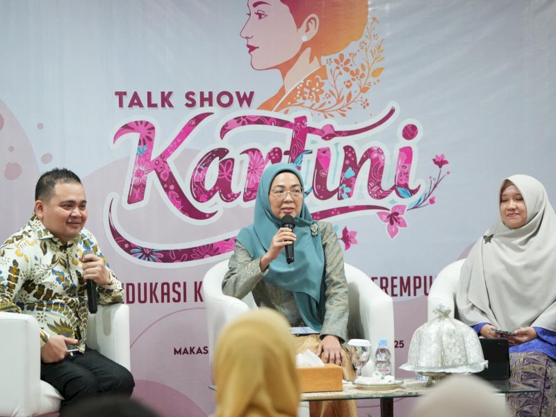 Ketua TP PKK Kota Makassar Melinda Aksa, saat menjadi narasumber dalam Talkshow Peringatan Hari Kartini bertajuk 'Edukasi Kesehatan Mental Perempuan' yang diselenggarakan oleh Dinas Pemberdayaan Perempuan dan Perlindungan Anak (DPPPA) di Gedung MGC, Kamis (24/4/2025). @Jejakfakta/dok. Humas Pemkot Makassar
