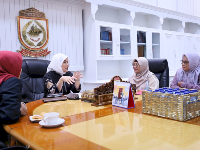 Aliyah Mustika Ilham saat menerima audiensi Dewan Pengurus Cabang Komunitas Ibu Cerdas Indonesia (KICI) Kota Makassar di Ruang Rapat Wakil Wali Kota, Balai Kota Makassar, Jumat (25/4/2025).&nbsp;@Jejakfakta/dok. Humas Pemkot Makassar