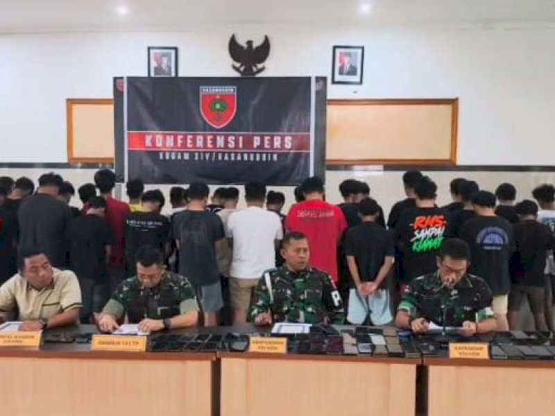 Sebanyak 40 orang terduga pelaku berhasil diungkap jajaran Komando Daerah Militer (Kodam) XIV/Hasanuddin.&nbsp;Selain melakukan penipuan, mereka mencatut nama TNI @Jejakfakta/dok. Istimewa