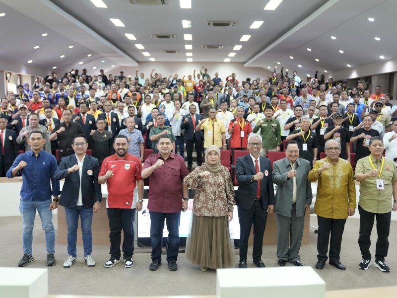 Wali Kota Makassar Munafri Arifuddin bersama Wakil Wali Kota Aliyah Mustika Ilham menghadiri Musyawarah Olahraga Kota Luar Biasa (Musorkotlub) Komite Olahraga Nasional Indonesia (KONI) Kota Makassar di Ruang Sipakatau Balai Kota, Jalan Ahmad Yani, Minggu (27/4/2025). @Jejakfakta/dok. Humas Pemkot Makassar