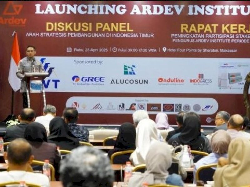 Ketua DPRD Kota Makassar, Supratman, mendapat kehormatan sebagai keynote speaker dalam acara peluncuran resmi Ardev Institute yang dirangkaikan dengan diskusi panel bertema &ldquo;Arah Strategis Pembangunan Indonesia Timur,&rdquo; Rabu (23/4/2025). @Jejakfakta/Istimewa
