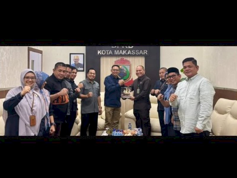 Ketua DPRD Kota Makassar, Supratman, menerima kunjungan silaturahmi dari Ketua Pengadilan Negeri Makassar, Bapak Dr. I Wayan Gede Rumega, S.H., M.H., di ruang rapat pimpinan DPRD Kota Makassar, Selasa (14/1/2025). @Jejakfakta/Istimewa
