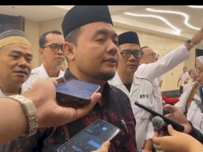 Ketua Komisi Pemilihan Umum (KPU) RI, Mochammad Afifuddin, memberikan keterangan pers, saat menghadiri rapat koordinasi evaluasi tahapan pemilihan Gubernur dan Wakil Gubernur Sulawesi Selatan (Sulsel) 2024, di Kota Makassar, Senin (28/04/2025). @Jejakfakta/Samsir