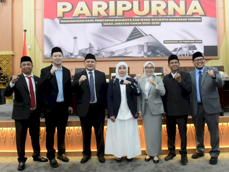 Politisi Gerindra DPRD Makassar bersama Walikota dan Wakil Walikota Makassar terpilih untuk periode 2025-2030, yang baru saja ditetapkan oleh DPRD Makassar pada Sabtu (08/02/2025) pagi. @Jejakfakta/dok. Istimewa