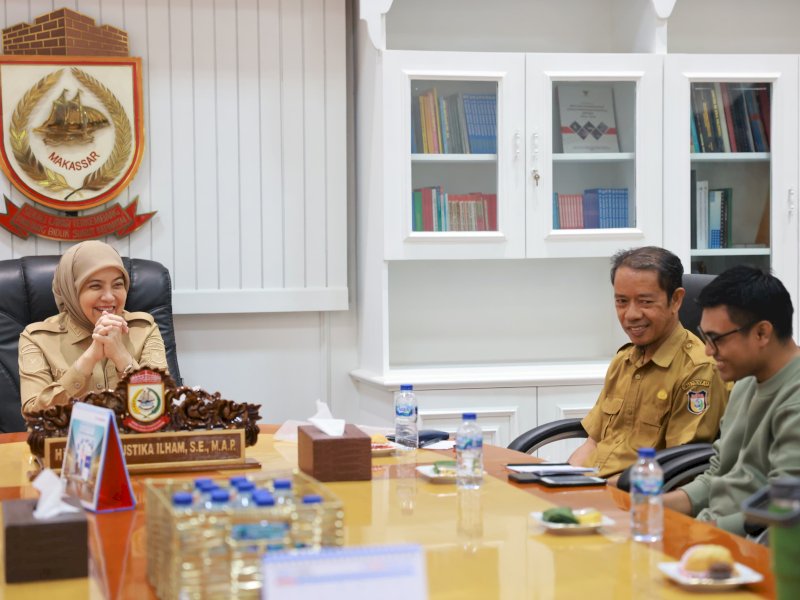 Wakil Wali Kota Makassar, Aliyah Mustika Ilham menerima kunjungan audiensi dari UPT SPF SD Negeri Unggulan Monginsidi I terkait rencana pelaksanaan turnamen sepak bola mini Monsa Cup V 2025 di Ruang Wakil Wali Kota lantai 2, Kantor Wali Kota Makassar, Selasa (29/04/2025). @Jejakfakta/dok. Humas Pemkot Makassar