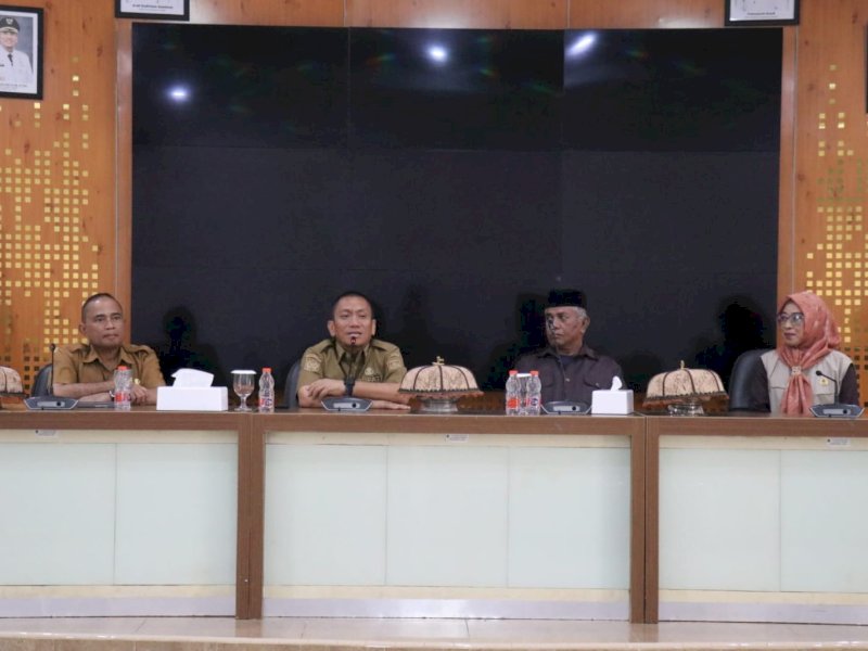 Bupati Luwu Timur, Irwan Bachri Syam, saat silaturahmi dengan jajaran pengurus Badan Permusyawaratan Desa (BPD) se-Luwu Timur, di Aula Rumah Jabatan Bupati, Selasa (29/04/2025). @Jejakfakta/dok. Humas Pemkab Lutim