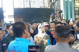 Gedor Gerbang DPRD Sulsel, Cicu Langsung Temui Demonstran Hari Buruh di Makassar