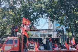 Demo Buruh di Depan DPRD Sulsel, Ini Tuntutan Massa Aksi KSN 