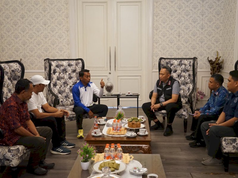 Bupati Sidenreng Rappang, Syaharuddin Alrif, menerima kunjungan Kepala Bidang Pemberantasan dan Intelijen Badan Narkotika Nasional Provinsi (BNNP) Sulawesi Selatan, Kombes Pol. Ardiansyah, Kamis (1/5/2025). @Jejakfakta/dok. Humas Pemkab Sidrap