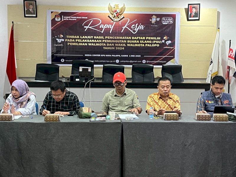 Rapat Kerja tindak lanjut pencermatan daftar pemilih untuk Pemungutan Suara Ulang (PSU) Pilwalkot Palopo 2025, Kamis (1/5/2025). @Jejakfakta/dok. Humas KPU Sulsel