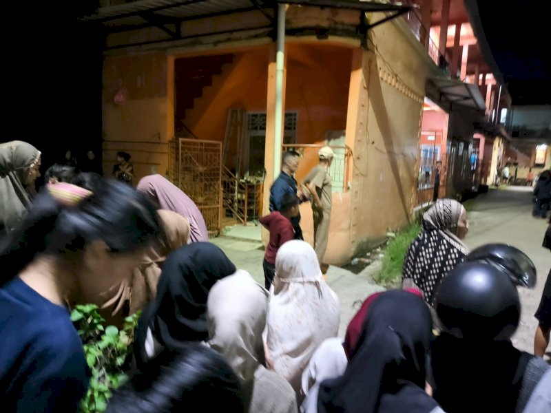 Suasana duka. Seorang mahasiswi angkatan 2020, Moudita Hernanda Puri, ditemukan dalam keadaan tidak bernyawa di kamar kost-nya di Jalan Sahabat, Tamalanrea, pada Kamis sore (1/5/2025). @Jejakfakta/dok. Istimewa