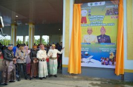 Momen Hardiknas 2025, Pata-Dhevy Launching Seragam Gratis Plus Bagi Pelajar SD Dan SMP Kabupaten Luwu