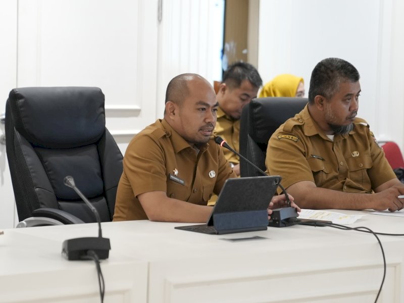 Kadispar Makassar, M Roem, saat rapat monitoring dan evaluasi Dinas Pariwisata Kota Makassar, di Kantor Balai Kota, Senin (5/5/2025). @Jejakfakta/dok. Humas Pemkot Makassar