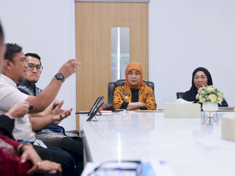 Kepala Dinas Koperasi dan UKM Makassar, Muhammad Rheza, saat menhadiri rapat koordinasi strategis dan perencanaan pada Jumat (11/4/2025). @Jejakfakta/Foto: humas pemkot makassar