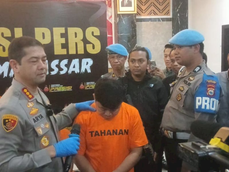 Unit Reskrim Polrestabes Makassar menangkap seorang oknum guru mengaji berinisial S (48) di Kota Makassar, Sulawesi Selatan (Sulsel) yang diduga telah melakukan tindakan asusila terhadap anak didiknya. @Jejakfakta/Samsir