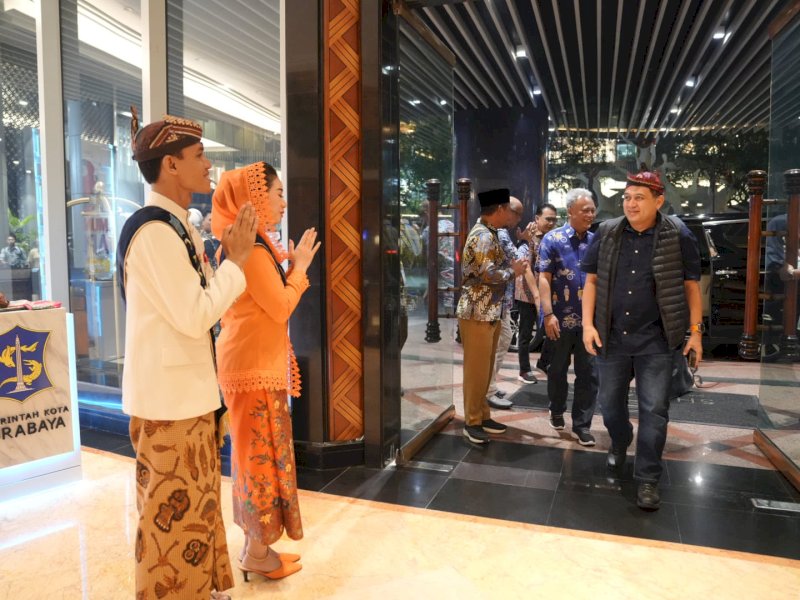 Wali Kota Makassar, Munafri Arifuddin tiba di Surabaya, yang rencananya akan mengikuti  Munas APEKSI ke-VII yang digelar di Kota Pahlawan, Rabu (7/5/2025). @Jejakfakta/Pemkot Makassar