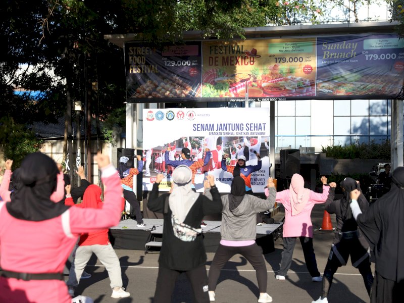 Senam jantung sehat bertajuk "Gerakkan Tubuhmu, Sehatkan Jantungmu" di kawasan Car Free Day (CFD) Jalan Jenderal Sudirman, Minggu pagi, (11/05/2025). @Jejakfakta/dok. Humas Pemkot Makassar