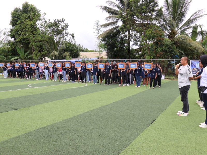 Bupati Luwu Timur, Irwan Bachri Syam, membuak Futsal Cup di Lapangan Futsal Lamoare, Camp Security Sorowako, Kecamatan Nuha, Sabtu (10/5/2025). @Jejakfakta/dok. Humas Pemkab Lutim